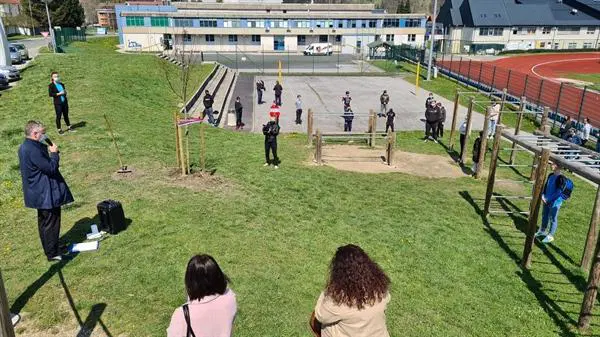 Slovenjgraški športniki ob dnevu Zemlje posadili lipo