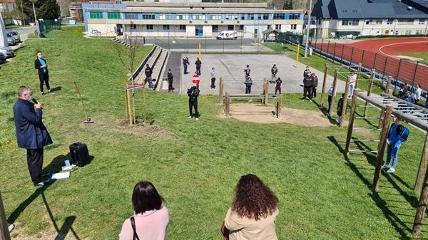 Slovenjgraški športniki ob dnevu Zemlje posadili lipo