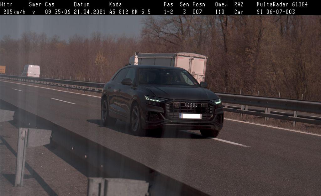 Policisti v le nekaj urah izdali skoraj 500 plačilnih nalogov, nekaj kršitev še posebej izstopajočih