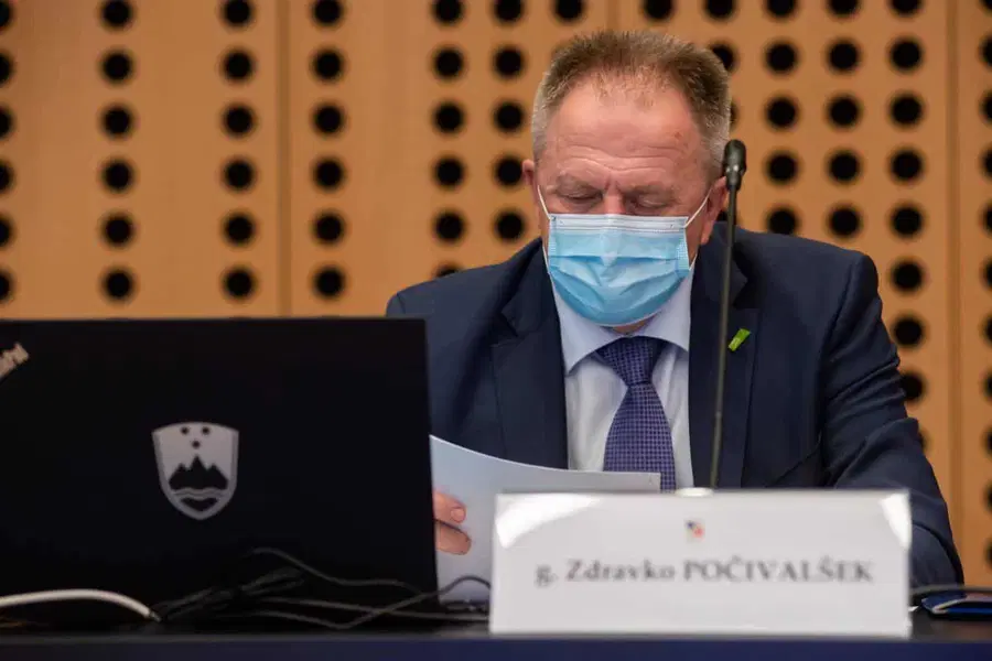 Gospodarski minister predstavil podrobnosti koriščenja novih bonov