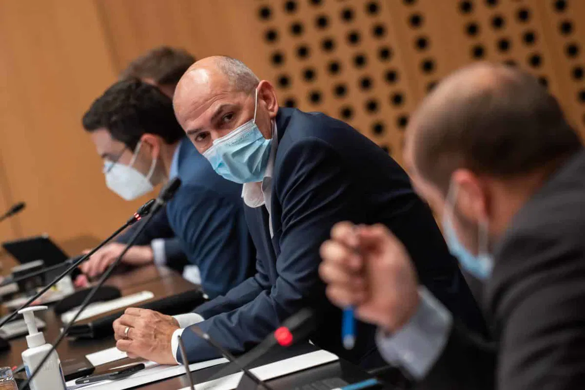 Vlada tudi o epidemioloških razmerah, ukinjajo se kontrolne točke na meji z Avstrijo in Italijo. Kaj napoveduje Hojs?