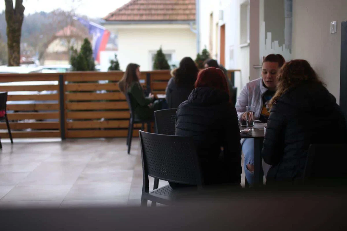 Gostinci, frizerji in kozmetiki pozivajo k odpravi neživljenjskih pogojev dela