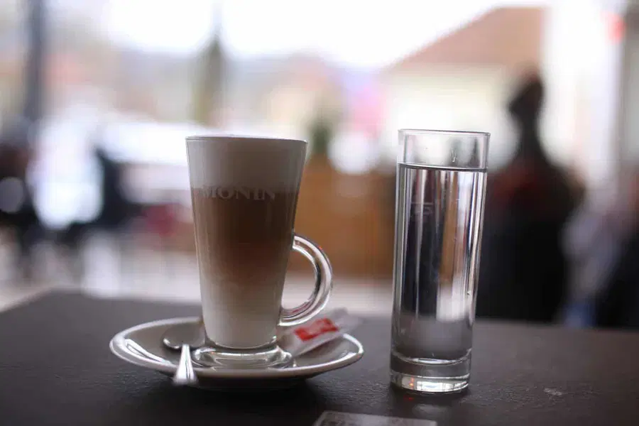 Zaposleni v gostinstvu in turizmu v oster boj za višje plače, možna tudi stavka