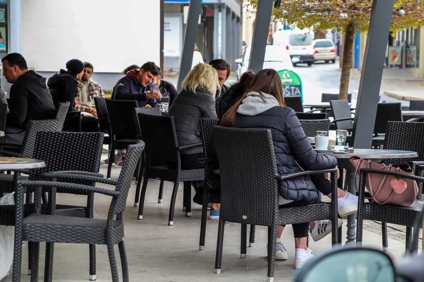 VIDEO in FOTO: Tudi na Koroškem slabo vreme okrnilo obisk gostinskih vrtov in teras