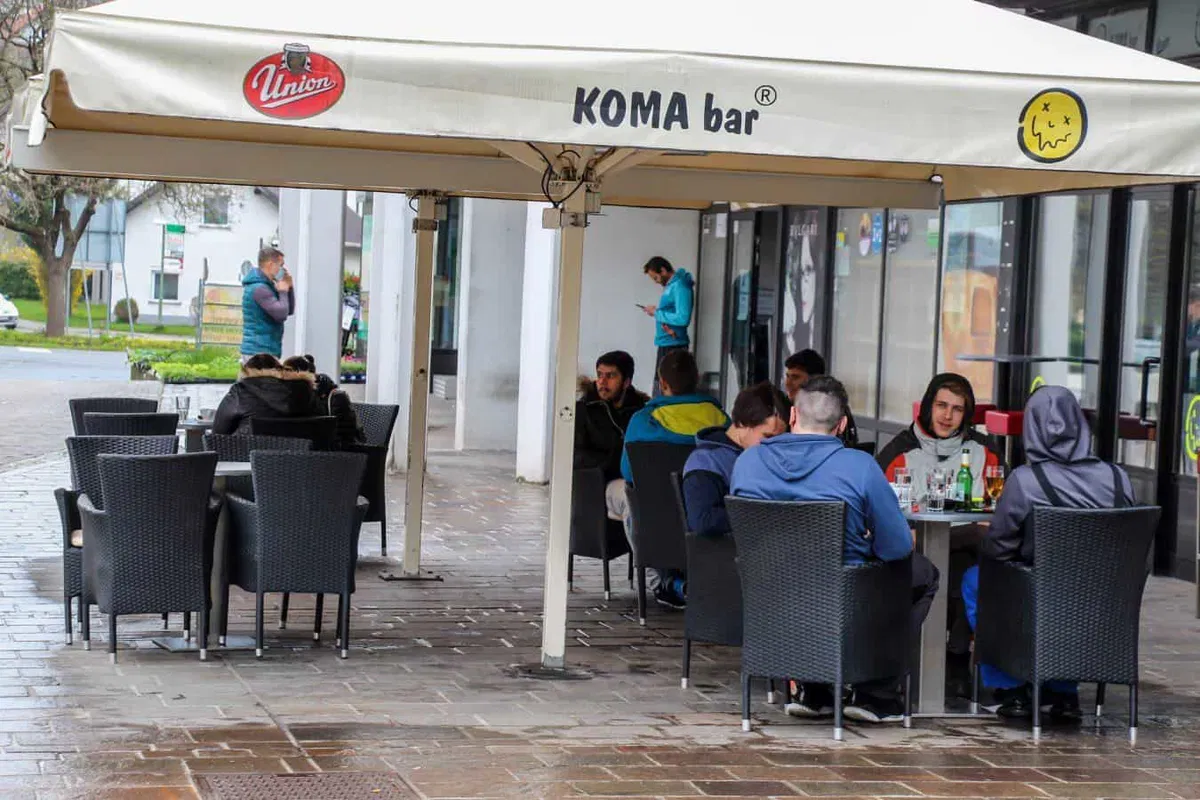 V soboto odprtje teras po vsej državi, v ponedeljek nastanitve z določenimi omejitvami