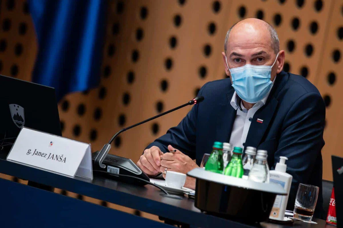 Janša za čimprejšnjo izključitev ruskih energentov iz EU. "Govoriti o tem, da se bo to zgodilo čez deset let, je žalitev za tiste, ki umirajo v vojni"