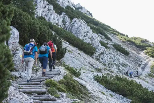 Na novo vzpostavljena daljinska pohodna pot okoli Geoparka bo namenjena različnim ciljnim skupinam