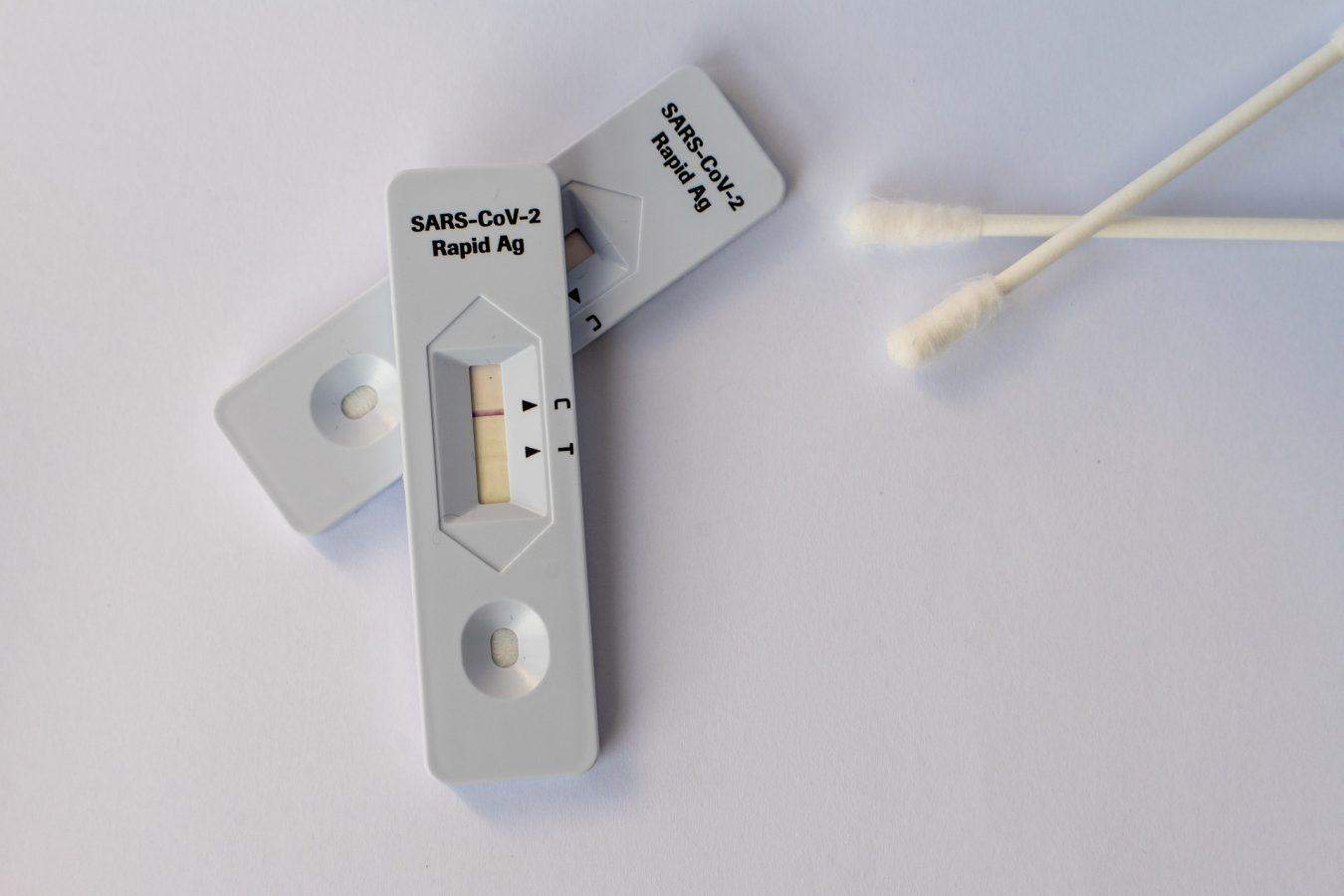 V torek potrdili 1604 okužb z novim koronavirusom