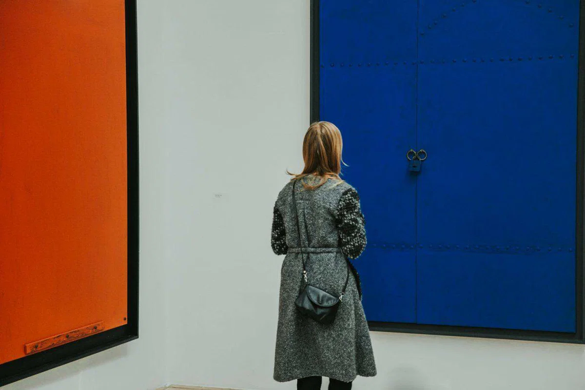 Na Ravnah in v Slovenj Gradcu v mestu na ogled plakat in brezplačni ogledi razstav