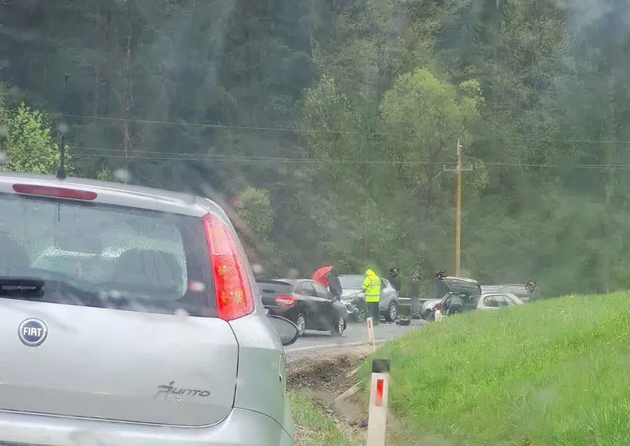 V prometni nesreči v Paki pri Velenju trčila tri vozila