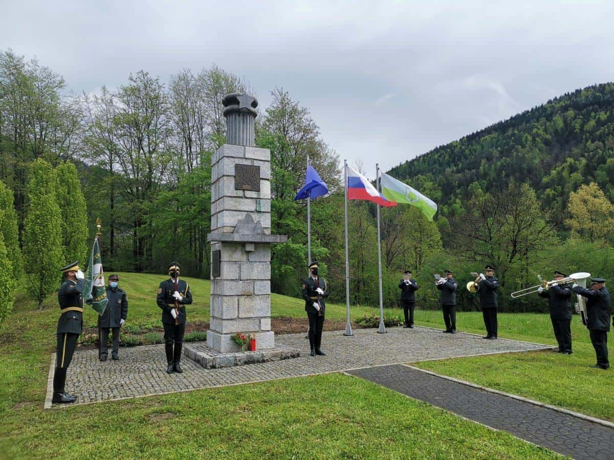 Delegacija se je s polaganjem venca poklonila 102. obletnici smrti Franja Malgaja