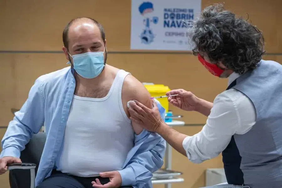 Poklukar ob cepljenju: "Kako bomo izšli v poletje, bo v veliki meri odvisno od nas in od naše precepljenosti"