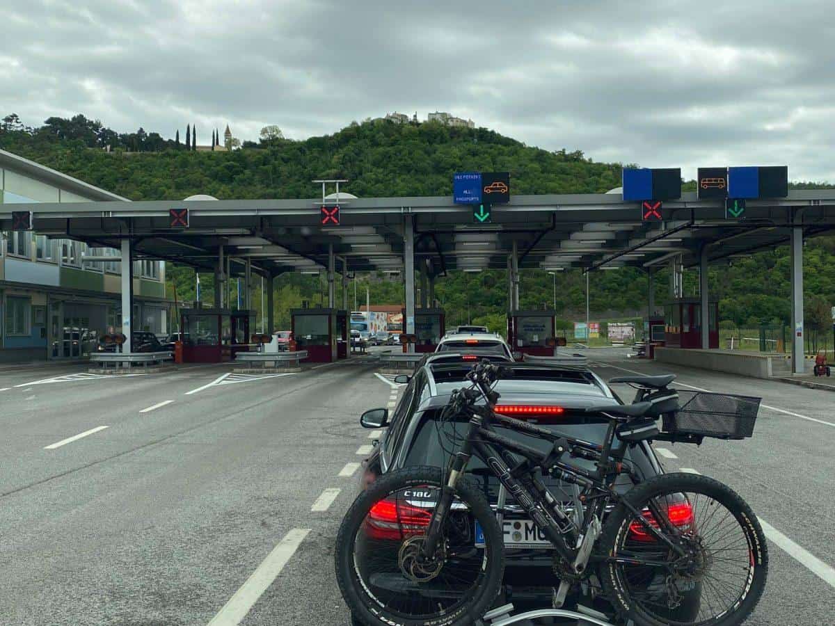 Na mejnih prehodih s Hrvaško vnovič čakalne dobe, promet ponekod že zgoščen