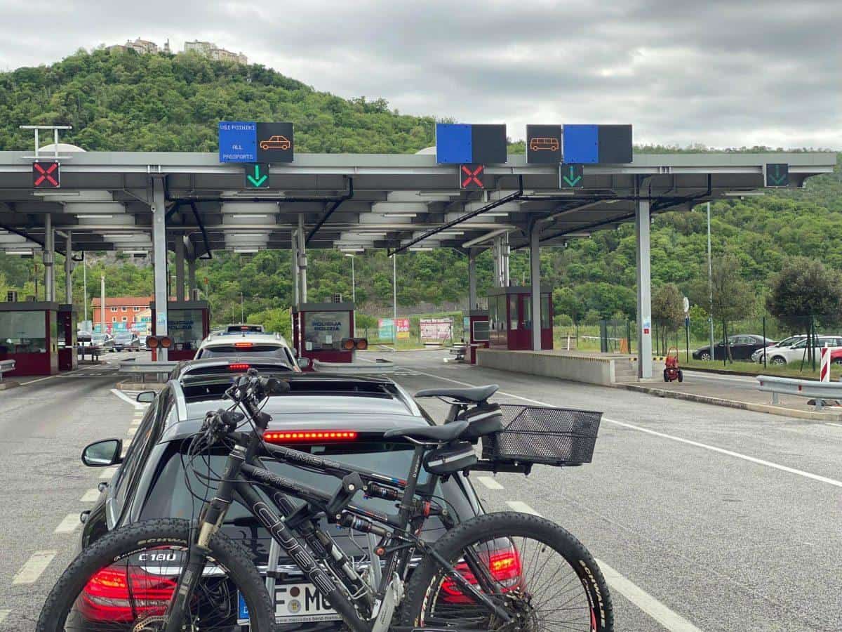 Na meji s Hrvaško povečan promet