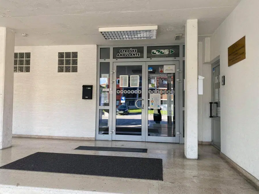 Na Koroškem v nedeljo 28 novih okužb. V Slovenj Gradcu dodatna lokacija za testiranje s hitrimi antigenskimi testi