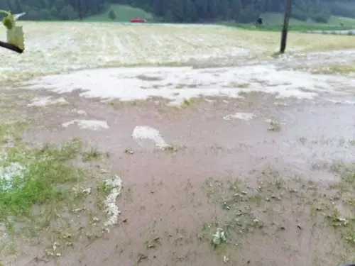 Takšno stanje je za seboj pustilo današnje neurje na Koroškem (FOTO)