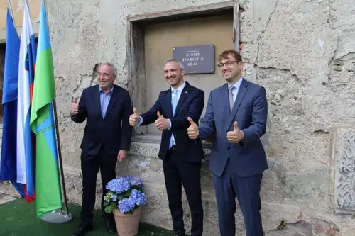 Na Ravnah odkrili temeljni kamen za Center starejših KO-RA (VIDEO in FOTO)