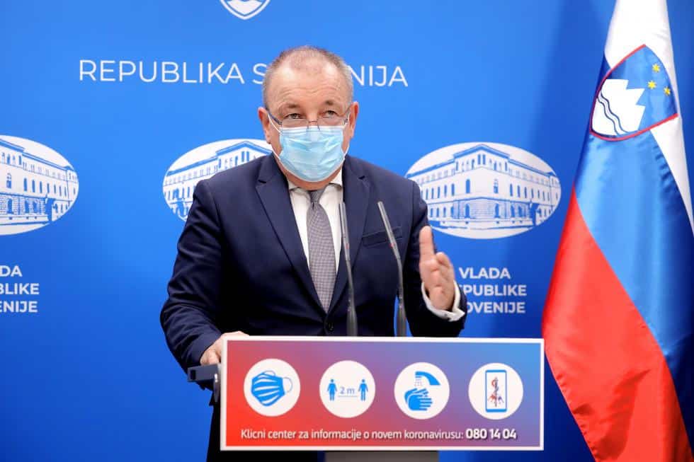 Vlada predlaga izplačilo dodatka najbolj ranljivim in podaljšanje turističnih bonov