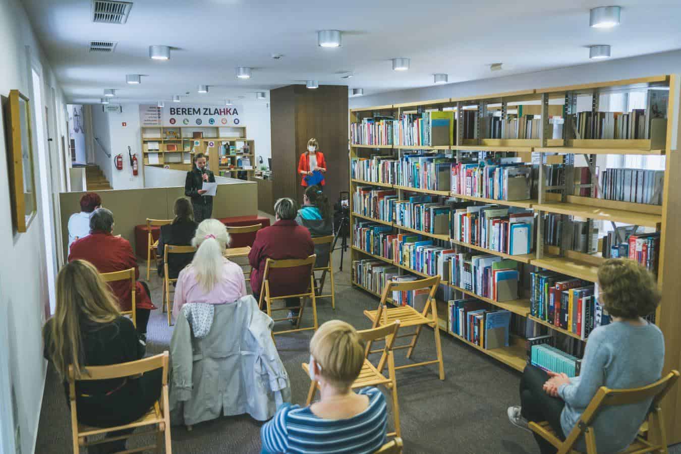 V prostorih Koroške osrednje knjižnice odprli kotiček za prilagojeno gradivo