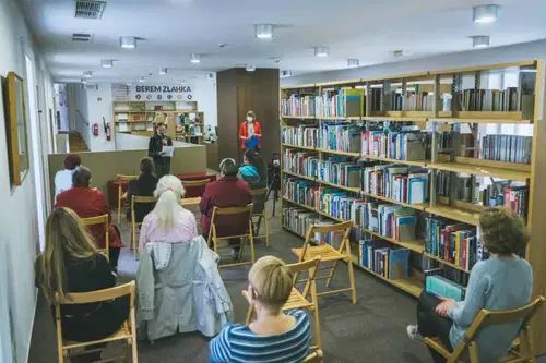 V prostorih Koroške osrednje knjižnice odprli kotiček za prilagojeno gradivo