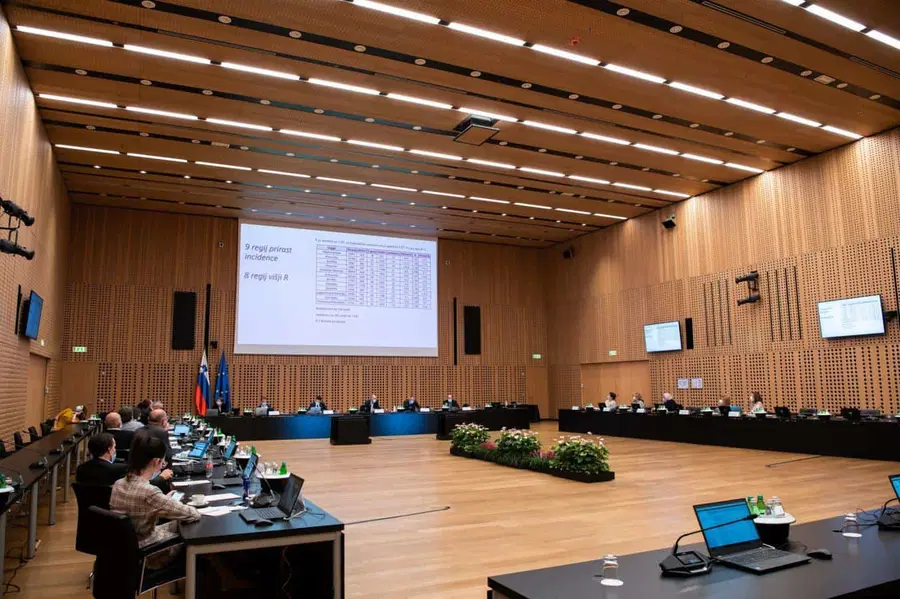 Vlada sprejela več odločitev povezanih z omejitvijo širjenja epidemije