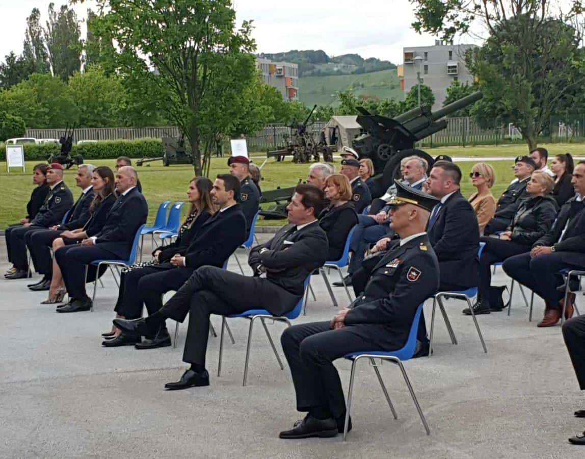 Pregled dogodkov v Sloveniji in mednarodne dejavnosti Slovenije. V ospredju 30. obletnica Pekrskih dogodkov
