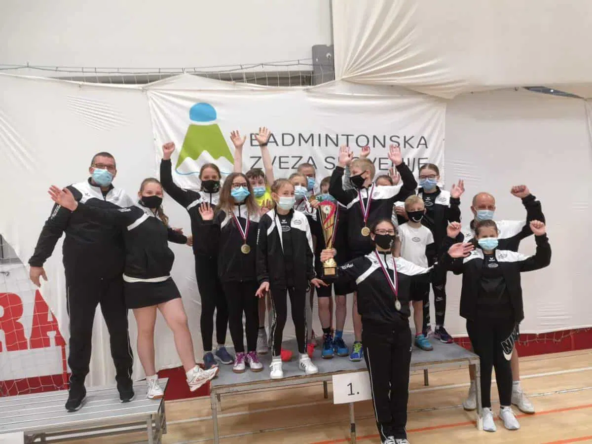 Koroški badmintonisti v kategoriji do 13 let postali ekipni državni prvaki