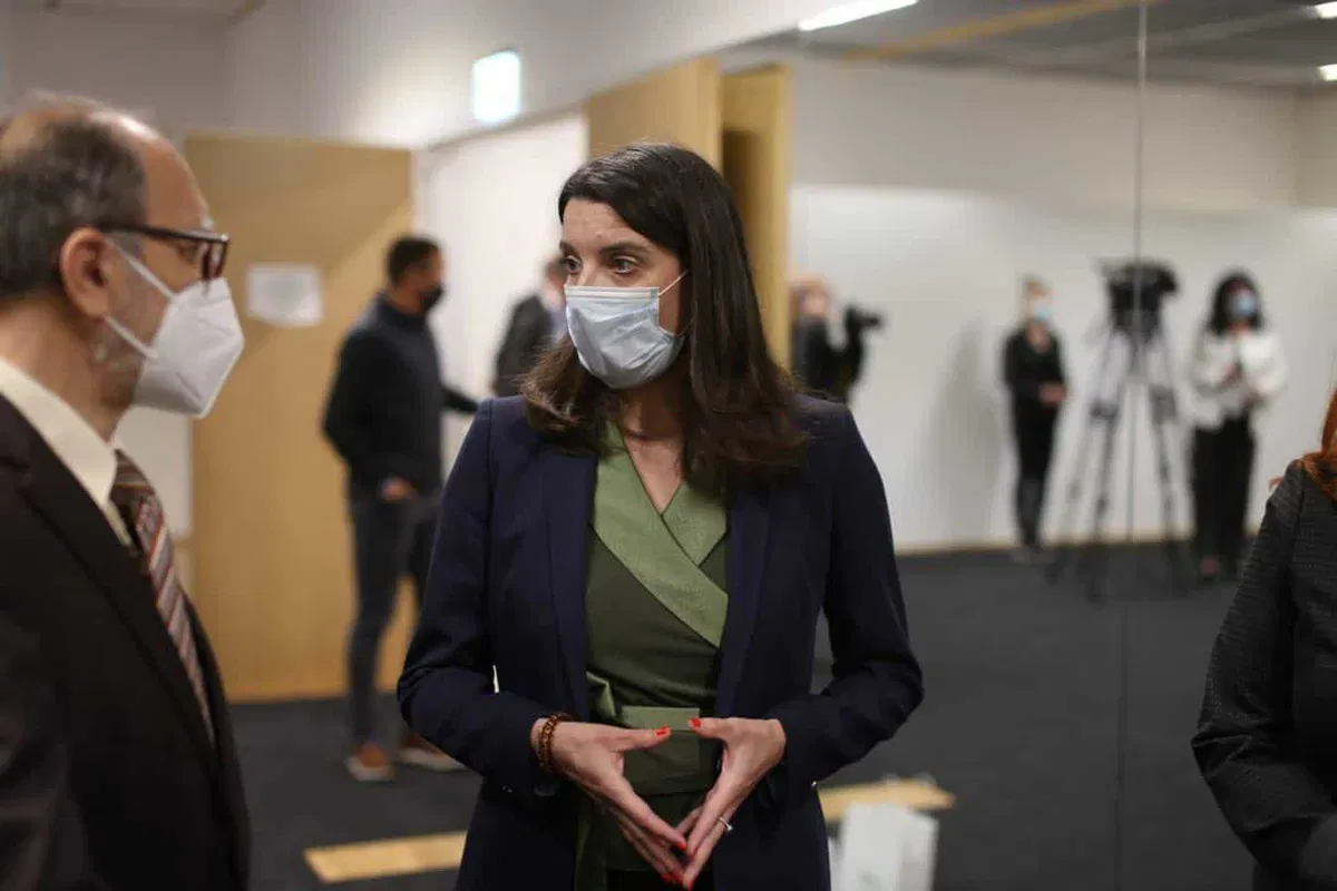 Poziv k odstopu Kustečeve podpisalo 17.000 zaposlenih v vzgoji in izobraževanju