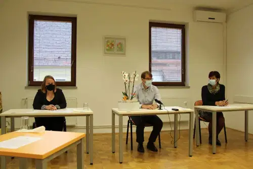 Na Ravnah bodo podirali Guinnessov rekord in položili temeljni kamen za center starejših na Javorniku (VIDEO in FOTO)