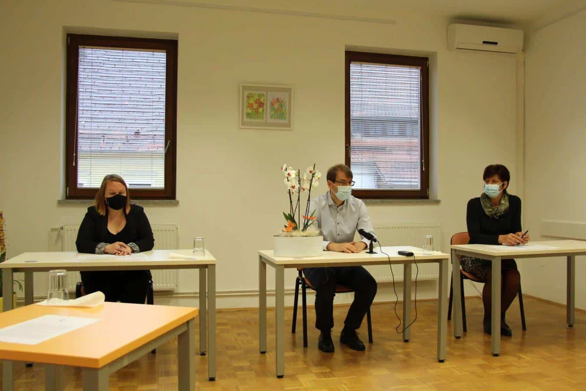 Na Ravnah bodo podirali Guinnessov rekord in položili temeljni kamen za center starejših na Javorniku (VIDEO in FOTO)