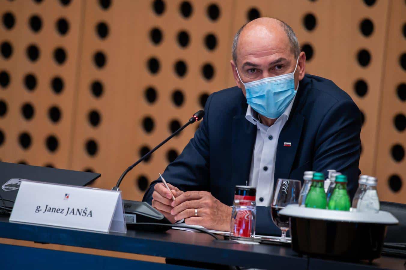 Na Koroškem v ponedeljek potrdili 28 novih okužb. Janša: "Okužb je preveč in bolnišnice se pospešeno polnijo z necepljenimi covidnimi bolniki"