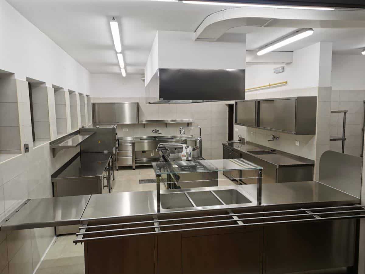 Tako izgleda prenovljena kuhinja v počitniškem domu v Fiesi