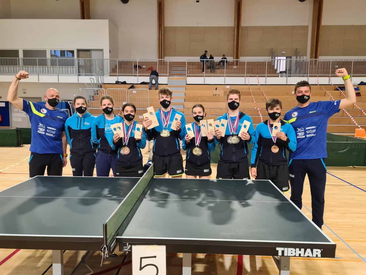 Ravenski mladinci in mladinke iz državnega prvenstva v namiznem tenisu s 13 medaljami