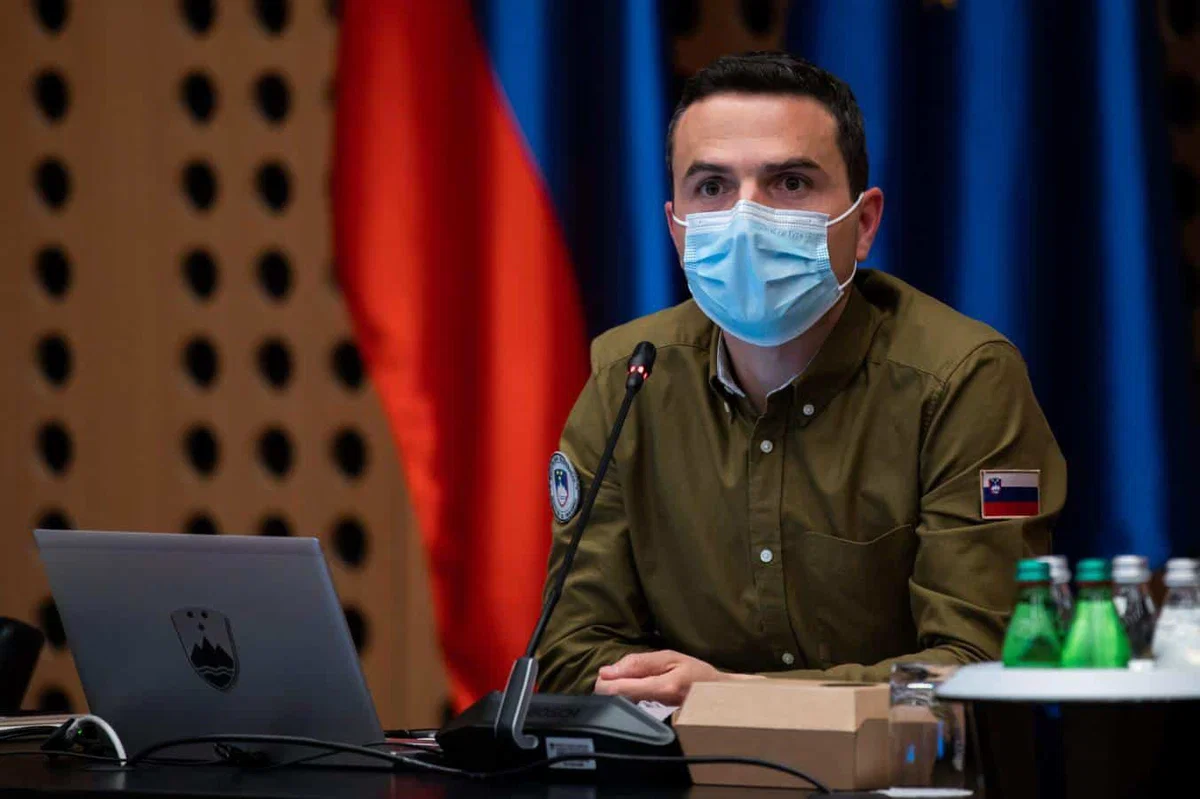 Tonin na Banki Slovenije preverjal možnosti za nakazilo predplačila za nakup transportnega letala