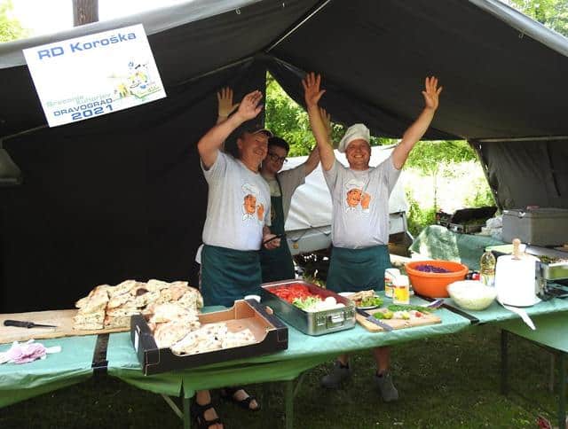 V Dravogradu dišalo po ribjih specialitetah. Razglasili tudi naj ribiča in kuharja, manjkala ni niti dobra glasba (FOTO)