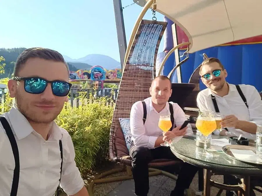 V Kavarnici NamaNova boste lahko danes uživali ob zvokih skupine Trnje