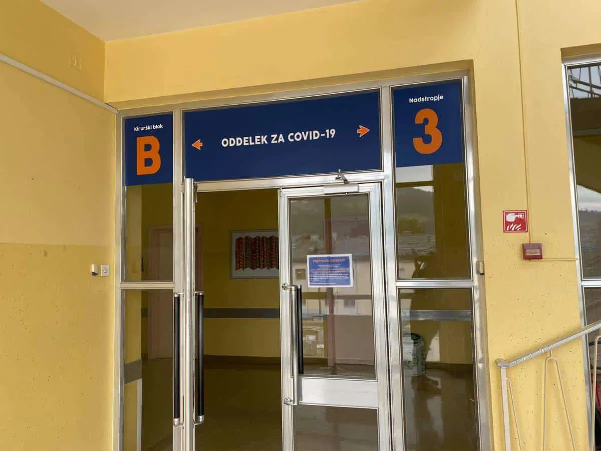 V javnosti zavajajoče informacije o hospitalizacijah zaradi posledic cepljenja