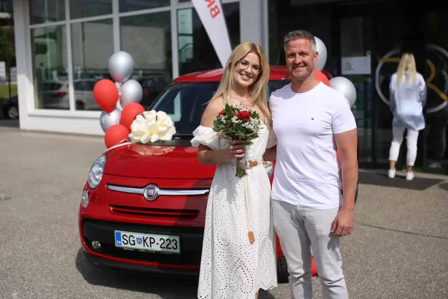 Ralf Schumacher skupaj z Rovando centrom in Kopami Tjaši iz Sanjskega moškega v uporabo predal avtomobil (VIDEO)