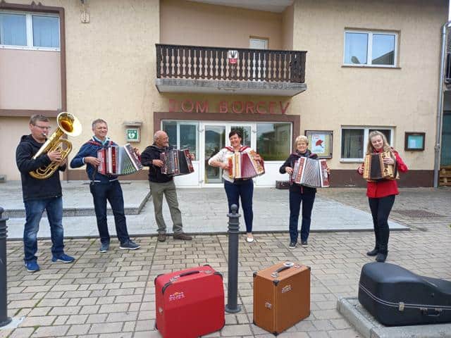 FOTO: Harmonikarji Šempetrskega šopka so izvedli odprto vajo