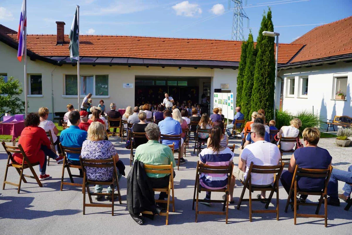 FOTO in VIDEO: Izid prve knjige na šmiklavški osnovni šoli