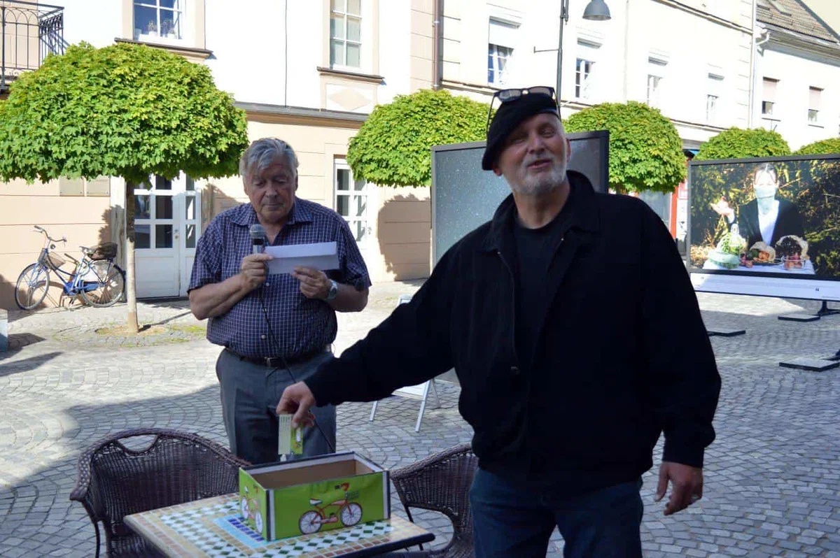 S kolesom v mesto in po nagrado