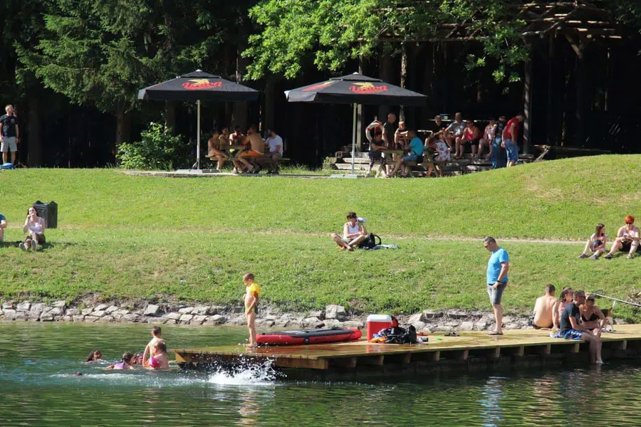 Danes na Ivarčkem jezeru zabava z Modrijani, v nedeljo nepozabno druženje za najmlajše