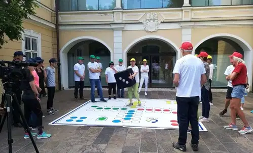 Znani Ravenčani so se pomerili v igri "Človek ne jezi se". To so zmagovalci