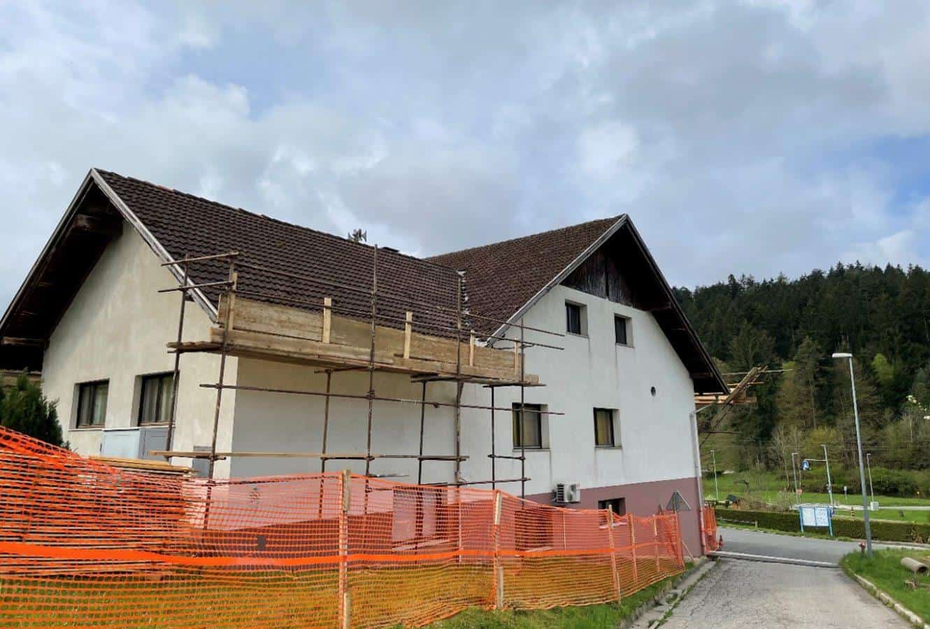 Gasilski dom Sele-Vrhe s prenovljeno streho (FOTO)