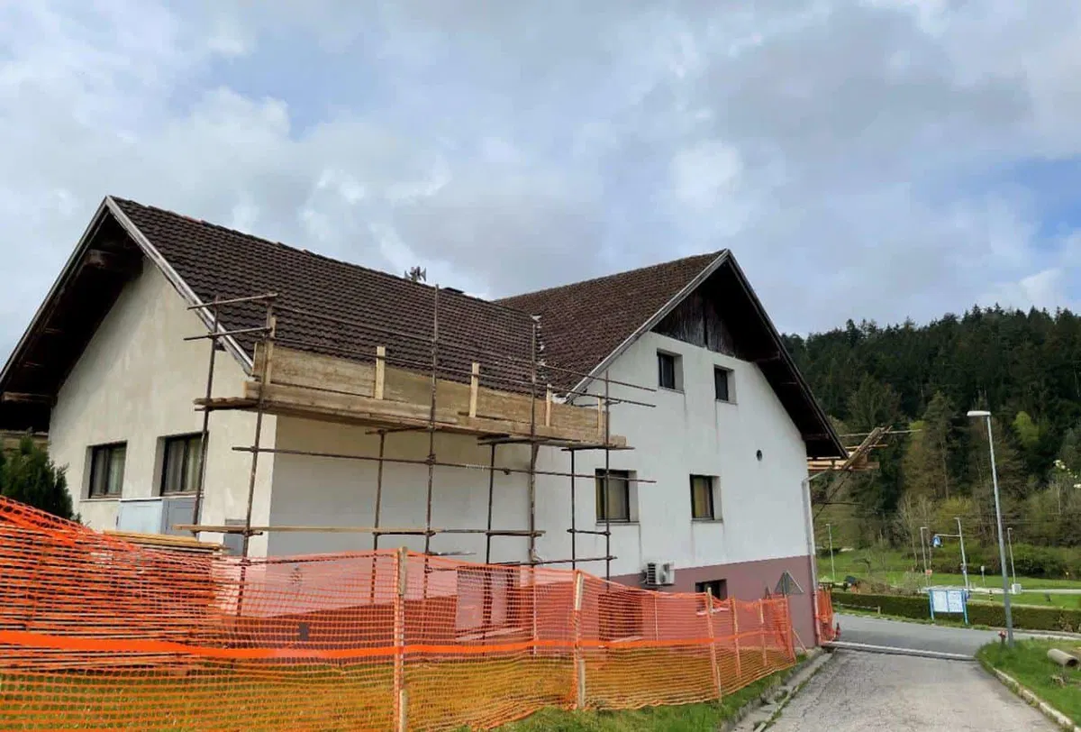 Gasilski dom Sele-Vrhe s prenovljeno streho (FOTO)