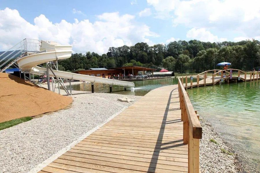 Letos v Sloveniji podelili 15 modrih zastav. Med prejemniki tudi Vodni park Radlje ob Dravi