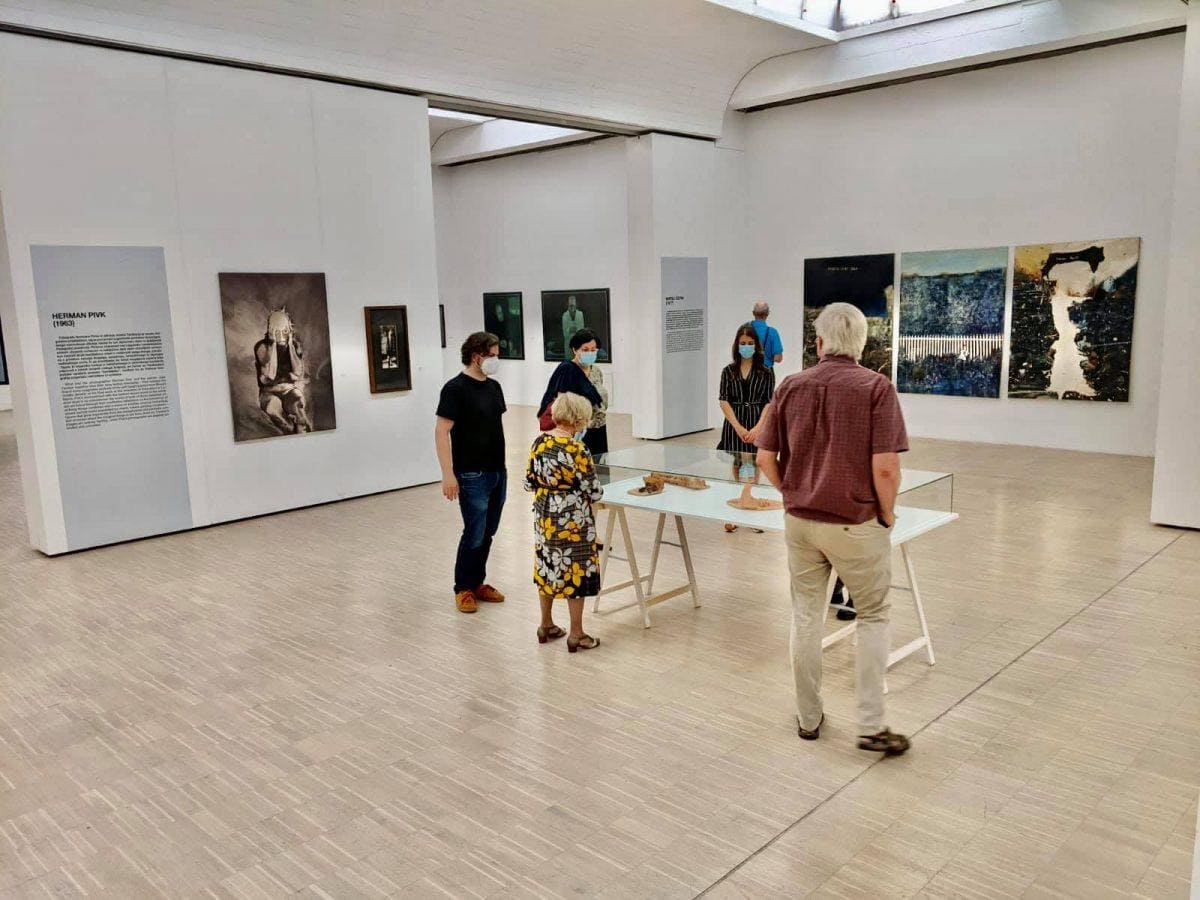 Poletne dneve lahko preživite ob spoznavanju umetnosti v KGLU in Galeriji Ravne