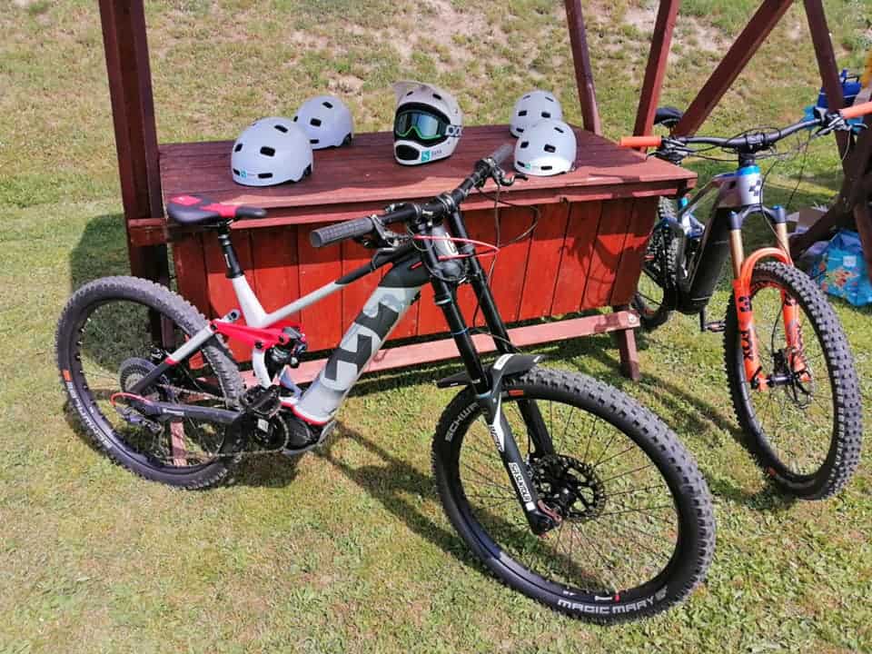 Na Kopah poleg povsem novih električnih koles ukradli tudi promocijsko repliko motokrosistične čelade, ki jo nosi Tim Gajser