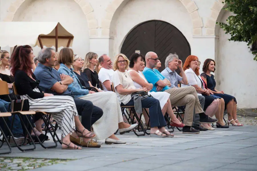 Koroški maturanti kljub dolgotrajnemu pouku na daljavo dosegli odlične rezultate (FOTO)