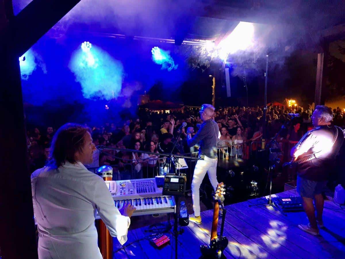 Za Mambo Kingsi prihajajo na prebujeno Ivarčko jezero še Modrijani (FOTO)